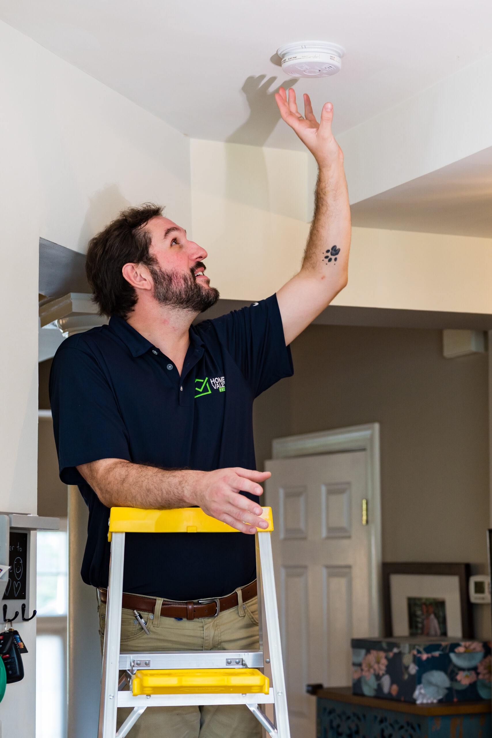 Home Valet Pro Team Member changing the smoke detector